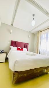 Urban Host Buru Prime 1BR Luxe