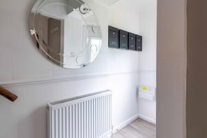 3 Bedroom Family & Contractor House in Aspley, Nottingham - Sleeps 5 - By CircleWay Homes