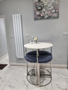 Newly Refurbished 2- Bed Stylish Home