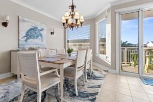 Bright 4BR condo with huge balcony, pools, and direct beach access