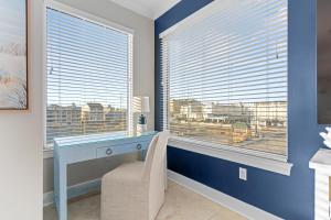 Bright 4BR condo with huge balcony, pools, and direct beach access