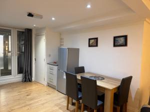 Large studio flat Uxbridge Road