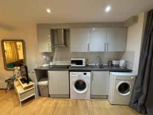Large studio flat Uxbridge Road