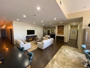 3 K 1 Q, 3 bath 3,000 sq ft, Weekly tidy-up included