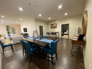3 K 1 Q, 3 bath 3,000 sq ft, Weekly tidy-up included