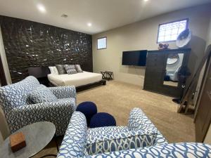 3 K 1 Q, 3 bath 3,000 sq ft, Weekly tidy-up included