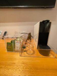 Vista lateral do mar e pedras no Leme, Anchieta 102