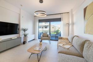 Elliniko Riviera - Family Apt Near Metro by MPS