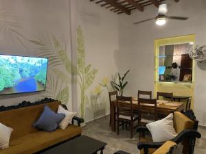 Your own 3BR Colonial Casa with Jacuzzi at Centro