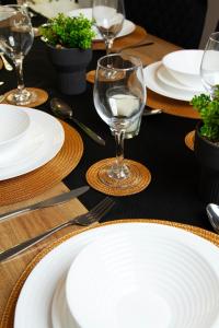 Stylish 5 Bed Swindon Home with Private Drive