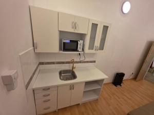 Mystická škola s ubytováním a pobyty ve tmě v zámku Velká Šulcovna