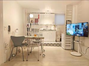 J Stay Near Hongdae Local 2BR