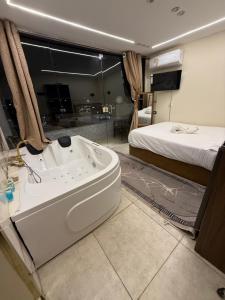 pyramids hotel inn view