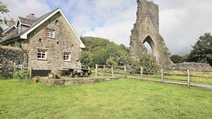 Abbey Cottages - Otters Holt