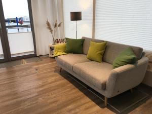 Hausboot Paula mit Reisekajak in Ribnitz-Damgarten