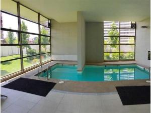 Departamento con vista mas piscina y estacionamiento al lado Parque Arauco