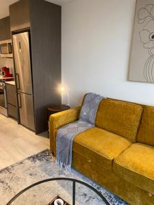 New Condo With Large Balcony - The Queensway Retreat