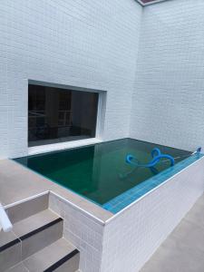 Apto Cobertura com Piscina 08 pessoas 03 dormitórios Bertioga SP Frente Mar