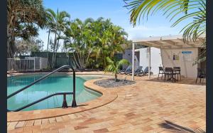 3 Bedroom Beachfront Rooftop Penthouse with private Sunshine Coast