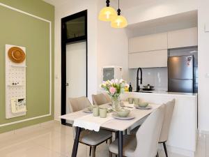 Maison Sage-Space Residency-KSL-2BR-Projector-6Pax