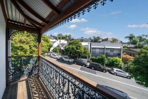 Bright 2BR Paddington Retreat, Balcony & Near Park