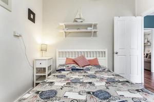 Oscars Beach House, 14 Tomaree Rd - pet friendly, air con, Wi-Fi, Linen