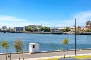 Harbourside Haven, Panoramic Views, Luxury, Wi-Fi, Beachside Location