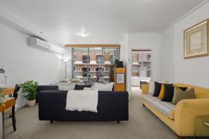 Bright & Spacious Stay for 6 Near Darling Harbour