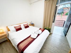 Bangkok Neighborhouse