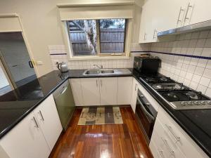 Homely 3-Bedroom Retreat in Box Hill