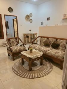 Casa De Popi Three Balinese House 2BR with POOL near Balangan Beach