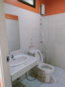 โรงแรมแฮปปี้ สามชุก Happy Motel samchuk