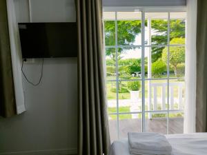 โรงแรมแฮปปี้ สามชุก Happy Motel samchuk