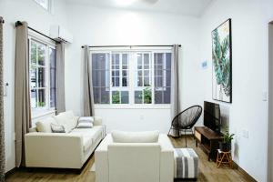 The Village Getaway- 2 Bedroom with luxury comfort and convenience