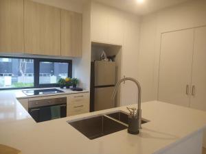 Great 2 bedroom Townhouse with great lake views