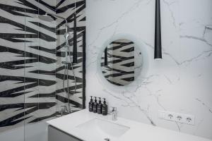 Petrovdom Apartments 5-46 in RC Zhemchuzhyna 38, Zhylianska 68