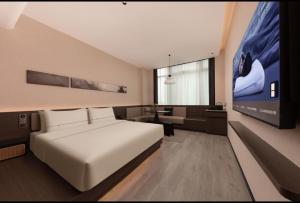 Atour Hotel Anji Jiuzhou Changshuo Square