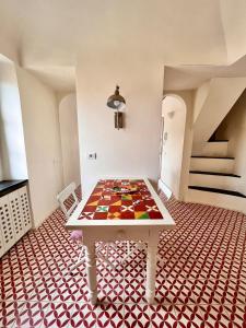 Top-Floor Apartment with Panoramic Sea View