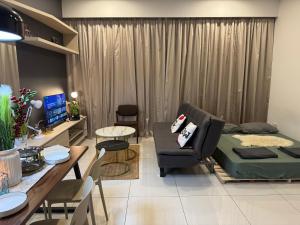 N907 Robertson KLCC Jalan Alor Bukit Bintang Petaling Street 7 Pax