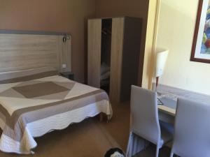 Hotels Logis Hotel Le Lion d'Or : Chambre Quadruple Classique