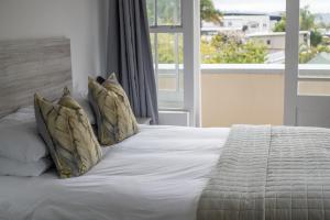 Sunny Side Apartment by First Private Stays