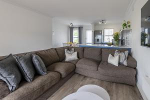 Sunny Side Apartment by First Private Stays