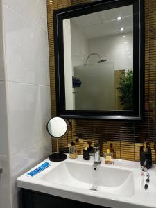 New 1 bed condo, very best central area, Patong