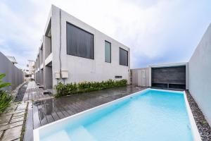 Elegant European 2BR Retreat with Spacious Living