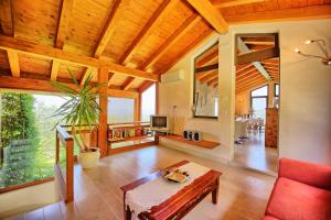 Villa Casa Lucia by PosarelliVillas