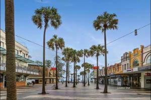 Stylish Manly Beachfront Apartment with Free Parking