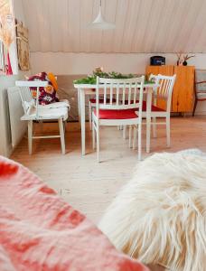 Red Cottage By The Lake In Bjärnum