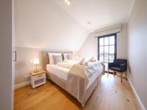 Reetland am Meer - LuxusPlus Reetdachvilla mit 4 Schlafzimmern, Außensauna, Loungebereich und Kamin H09