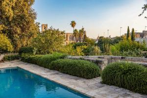 16Th-Century Palace With Pool In Muro Leccese
