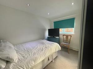 Spacious 5-Bedroom House in Ascot